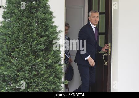 NATO-Generalsekretär Jens Stoltenberg beendet heute am 02. Juni 2022 sein Treffen mit US-Präsident Joe Biden im Weißen Haus in Washington DC, USA. (Foto von Lenin Nolly/NurPhoto) Stockfoto