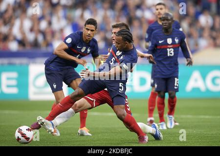 Jules Kounde (FC Sevilla) aus Frankreich im Einsatz während der UEFA Nations League Ein Spiel der Gruppe 1 zwischen Frankreich und Dänemark im Stade de France am 3. Juni 2022 in Paris, Frankreich. (Foto von Jose Breton/Pics Action/NurPhoto) Stockfoto