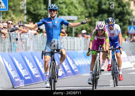 Christian Scaroni TEAM ITALIEN Sieger der ersten Etappe beim Street Cycling Adriatica Ionica Race -Tappa 1 Tarvisio/Monfalcone am 04. Juni 2022 im Monfalcone in Monfalcone, Italien (Foto: Luca Tedeschi/LiveMedia/NurPhoto) Stockfoto