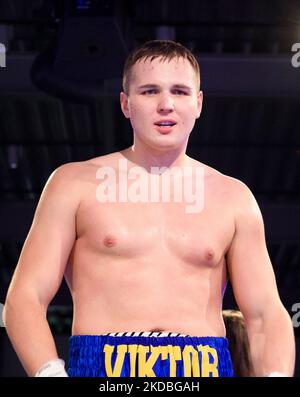 Hamburg, Deutschland. 05.. November 2022. Boxen, Profis, Schwergewicht im Porsche Center Hamburg. Boxer Viktor Jurk steht nach seinem ersten K.O.-Sieg über T. Kurt im Ring. Quelle: Gregor Fischer/dpa/Alamy Live News Stockfoto