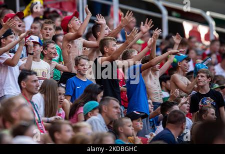 Jubelnde Kinder während des Spiels der UEFA Nations League A3 in Puskás Aréna am 04. Juni 2022 in Budapest, Ungarn. (Foto von Robert Szaniszló/NurPhoto) Stockfoto