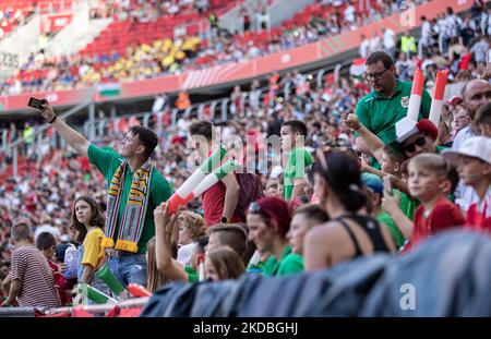 Jubelnde Kinder während des Spiels der UEFA Nations League A3 in Puskás Aréna am 04. Juni 2022 in Budapest, Ungarn. (Foto von Robert Szaniszló/NurPhoto) Stockfoto