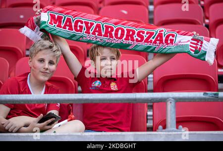 Jubelnde Kinder während des Spiels der UEFA Nations League A3 in Puskás Aréna am 04. Juni 2022 in Budapest, Ungarn. (Foto von Robert Szaniszló/NurPhoto) Stockfoto