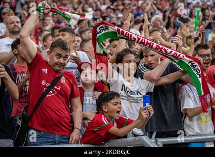 Jubelnde Kinder während des Spiels der UEFA Nations League A3 in Puskás Aréna am 04. Juni 2022 in Budapest, Ungarn. (Foto von Robert Szaniszló/NurPhoto) Stockfoto