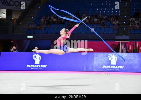 Matilde Tamagnini (SMR) während der Gymnastik Rhythmic Gymnastics FIG World Cup 2022 am 03. Juni 2022 in der Vitrifrigo Arena in Pesaro, Italien (Foto: Gianluca Ricci/LiveMedia/NurPhoto) Stockfoto