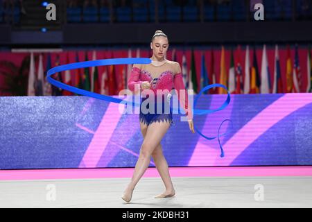 Matilde Tamagnini (SMR) während der Gymnastik Rhythmic Gymnastics FIG World Cup 2022 am 03. Juni 2022 in der Vitrifrigo Arena in Pesaro, Italien (Foto: Gianluca Ricci/LiveMedia/NurPhoto) Stockfoto