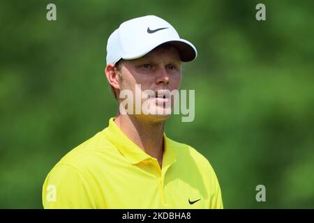 CAM Davis aus Sydney, Australien, läuft am Sonntag, den 5. Juni, während der Finalrunde des Memorial Tournaments, das Workday im Muirfield Village Golf Club in Dublin, Ohio, USA, präsentiert, den Fairway 18. entlang. 2022. (Foto von Amy Lemus/NurPhoto) Stockfoto