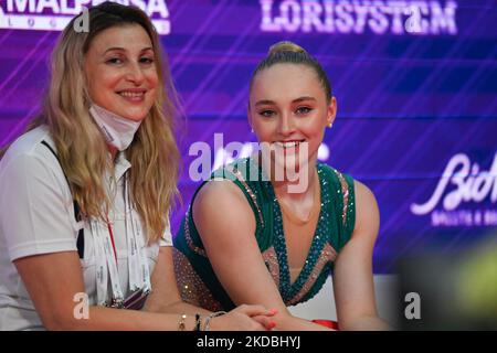 Matilde Tamagnini (SMR) während der Gymnastik Rhythmic Gymnastics FIG World Cup 2022 am 03. Juni 2022 in der Vitrifrigo Arena in Pesaro, Italien (Foto: Gianluca Ricci/LiveMedia/NurPhoto) Stockfoto