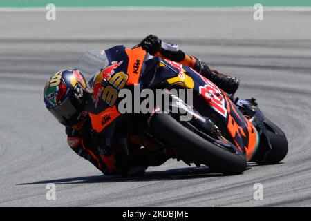 Brad Binder aus Südafrika fuhr am 5. Juni 2022 in Barcelona mit seinem Red Bull KTM Factory Racing Bike auf dem Moto GP von Katalonien. (Foto von Joan Cros/NurPhoto) Stockfoto