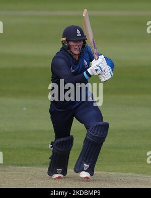 CHESTER LE STREET, GROSSBRITANNIEN. JUN 1. Hollie Armitage of Diamonds schlagen während des Vitality T20 Blast-Spiels zwischen Durham County Cricket Club und Worcestershire am Mittwoch, den 1.. Juni 2022, im Seat Unique Riverside, Chester le Street. (Foto von Mark Fletcher/MI News/NurPhoto) Stockfoto