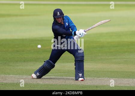 CHESTER LE STREET, GROSSBRITANNIEN. JUN 1. Hollie Armitage of Diamonds schlagen während des Vitality T20 Blast-Spiels zwischen Durham County Cricket Club und Worcestershire am Mittwoch, den 1.. Juni 2022, im Seat Unique Riverside, Chester le Street. (Foto von Mark Fletcher/MI News/NurPhoto) Stockfoto