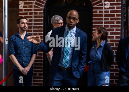 L.G.B.T.Q.-Gruppen protestieren am 7. Juni 2022 im Stonewall Inn gegen die ernannten Bürgermeister Eric Adams, der homophobe Ansichten hat (Foto: John Nacion/NurPhoto) Stockfoto