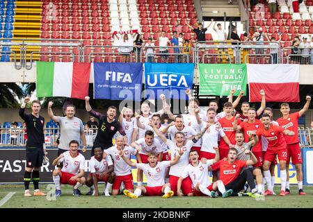 Polen U20 feiert den Sieg nach dem Internationalen Freundschaftsspiel zwischen Italien U20 und Polen U20 im Stadio Riviera delle Palme am 7. Juni 2022 in San Benedetto del Tronto, Italien. (Foto von Cinzia Camela/LiveMedia/NurPhoto) Stockfoto