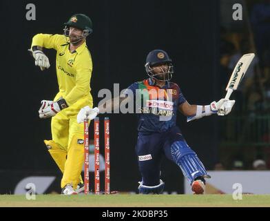 Der Schläger Kusal Mendis aus Sri Lanka hat beim zweiten Cricket-Spiel Twenty20 zwischen Sri Lanka und Australien am 08. Juni 2022 im R. Premadasa Stadium in Colombo, Sri Lanka, Fledermäuse. (Foto: Pradeep Dambarage/NurPhoto) Stockfoto