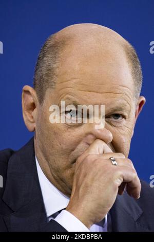 Bundeskanzler Olaf Scholz ist bei einem Treffen mit dem Auswärtigen Presseverband (VAP) am 8. Juni 2022 im Bundeskanzleramt in Berlin abgebildet. (Foto von Emmanuele Contini/NurPhoto) Stockfoto