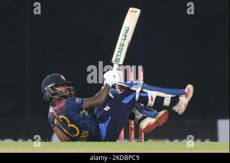 Der srilankische Schläger Kusal Mendis reagiert, nachdem er am 08. Juni 2022 beim zweiten Cricket-Spiel Twenty20 zwischen Sri Lanka und Australien im R. Premadasa Stadium in Colombo, Sri Lanka, entlassen wurde. (Foto von Pradeep Dambarage/NurPhoto) Stockfoto