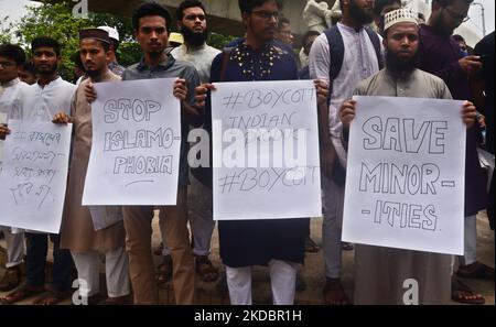 Die Studenten der Dhaka University demonstrieren am 8. Juni 2022 in Dhaka, Bangladesch, gegen die Sprecherin der ehemaligen indischen Bharatiya Janata Party, Nupur Sharma, wegen ihrer Äußerungen zum Propheten Mohammed. (Foto von Mamunur Rashid/NurPhoto) Stockfoto