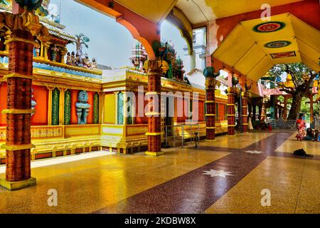 Selva Sannidhi Murugan Tempel (Selvachannithy Murugan Kovil) in Thondaimanaru, Jaffna, Sri Lanka. Der Tempelkomplex ist Lord Murugan gewidmet und wurde nach der Geschichte von den Buddhisten angegriffen, die den Tempel und seine hölzernen Wagen zu Boden verbrannten. Um den Tempel herum wachsen große banyan-Bäume, die von Buddhisten Sri Lankas gepflanzt wurden. (Foto von Creative Touch Imaging Ltd./NurPhoto) Stockfoto