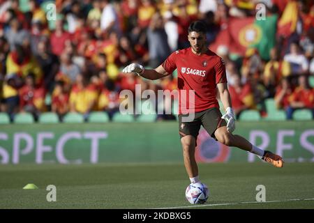 Rui Patricio (Wolverhampton Wanderers) aus Portugal beim Aufwärmen vor der UEFA Nations League Ein Gruppen-2-Spiel zwischen Spanien und Portugal am 2. Juni 2022 im Estadio Benito Villamarin in Sevilla, Spanien. (Foto von Jose Breton/Pics Action/NurPhoto) Stockfoto