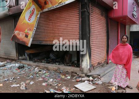 Brennende Werkstatt in Howrah, etwa 16kms westlich von Kalkutta in Indien am 11,2022. Juni. Die Polizei teilte mit, dass am Sonntag im West-bengalen Bezirk Howrah die Sektion 144 des CRPC in einigen Gebieten eingespannt und die Internetdienste nach gewalttätigen Protesten wegen kontroverser Äußerungen von suspendierten BJP-Sprechern über den Propheten Mohammed ausgesetzt wurden. Auch die Lage in den Polizeirevieren Beldanga, Rejinagar und Shaktipur in Murshidabad, wo die Internetdienste nach gewalttätigen Protesten im Laufe des Ruders ausgesetzt wurden, ist friedlich. Mehr als 100 Menschen wurden in den beiden Bezirken verhaftet Stockfoto