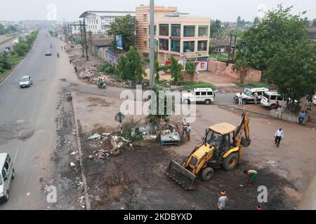 Brennende Werkstatt in Howrah, etwa 16kms westlich von Kalkutta in Indien am 11,2022. Juni. Die Polizei teilte mit, dass am Sonntag im West-bengalen Bezirk Howrah die Sektion 144 des CRPC in einigen Gebieten eingespannt und die Internetdienste nach gewalttätigen Protesten wegen kontroverser Äußerungen von suspendierten BJP-Sprechern über den Propheten Mohammed ausgesetzt wurden. Auch die Lage in den Polizeirevieren Beldanga, Rejinagar und Shaktipur in Murshidabad, wo die Internetdienste nach gewalttätigen Protesten im Laufe des Ruders ausgesetzt wurden, ist friedlich. Mehr als 100 Menschen wurden in den beiden Bezirken verhaftet Stockfoto