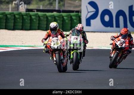 19 BAUTISTA Alvaro ESP Ducati Panigale V4R ansiò 65 REA Jonathan GBR Kawasaki ZX-10RR während der Motul FIM Superbike Championship - Ital Round Sonntagsrennen während der World Superbikes - Circuit Pirelli Emilia-Romagna Round, 10-12. Juni 2022 auf Misano, Italien. (Foto von Fabio Averna/NurPhoto) Stockfoto