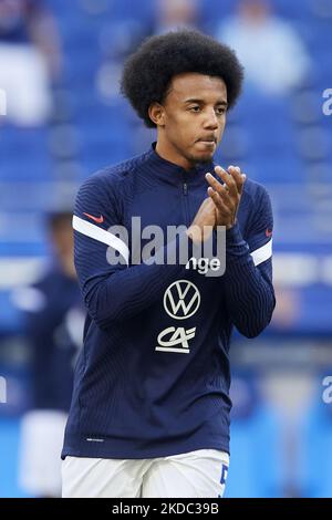 Jules Kounde (FC Sevilla) aus Frankreich während des Aufwärmpuls vor der UEFA Nations League Ein Spiel der Gruppe 1 zwischen Frankreich und Kroatien am 13. Juni 2022 im Stade de France in Paris, Frankreich. (Foto von Jose Breton/Pics Action/NurPhoto) Stockfoto