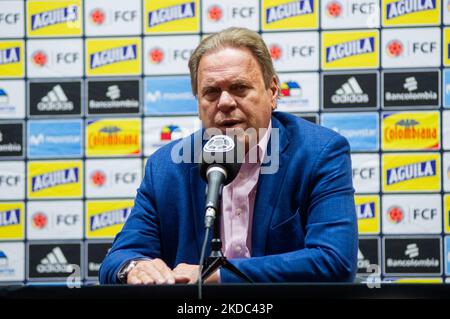 Der kolumbianische Fußballverband stellt seinen neuen Trainer als Ersatz für Reinaldo Rueda in einer Pressekonferenz mit dem neuen Trainer Nestor Lorenzo vor, die der kolumbianische Fußballnationalpräsident Ramon Jesurun am 14. Juni 2022 in Bogota, Kolumbien, vorstellte. (Foto von Sebastian Barros/NurPhoto) Stockfoto