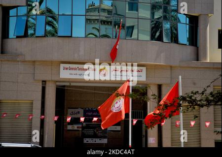 Die tunesische Allgemeine Arbeitsunion (UGTT) wird am 16. 2022. Juni in Tunis, Tunesien, einen Generalstreik im öffentlichen Sektor 15,2022 abhalten. (Foto von Yassine Mahjoub/NurPhoto) Stockfoto