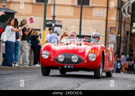 Die MilleMiglia, das traditionelle Rennen, das Italien mit Oldtimern durchquert, führt durch die Stadt Rieti. In Rieti, 16. Juni 2022. (Foto von Riccardo Fabi/NurPhoto) Stockfoto