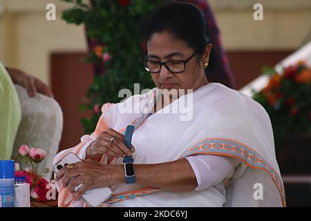 Chief Minister of West Bengal und Trinamool Congress Political Party Chief Mamata Banerjee während einer Veranstaltung , Dakshineswar Kali Temple in Kalkata, Indien am 16,2022. Juni. (Foto von Debajyoti Chakraborty/NurPhoto) Stockfoto