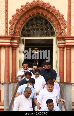 Die Chefministerin von Westbengalen und die Chefin der Trinamool Congress Political Party, Mamata Banerjee, besuchte am 16,2022. Juni den Dakshineswar Kali Tempel in Kalkata, Indien. (Foto von Debajyoti Chakraborty/NurPhoto) Stockfoto