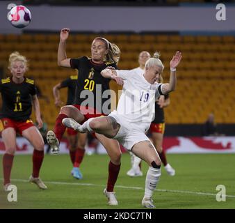 Bethany, England, kämpft am Donnerstag, dem 16.. Juni 2022, beim Internationalen Freundschaftsspiel zwischen England Women und Belgien in Molineux, Wolverhampton um den Ball. (Foto von Tom West/MI News/NurPhoto) Stockfoto