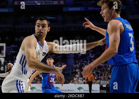 Spieler von Real Madrid in Aktion während des dritten Spiels des Endesa-Ligafinales zwischen Real Madrid und dem FC Barcelona am 17. Juni 2022 im Wizink Center in Madrid, Spanien. (Foto von Oscar Gonzalez/NurPhoto) Stockfoto