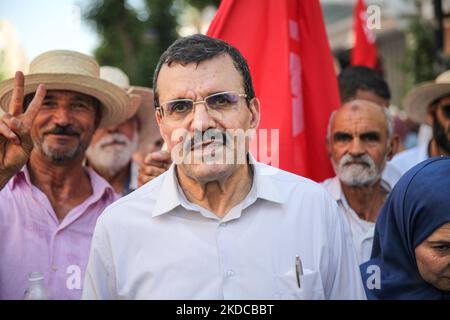 Ali Larayedh, ehemaliger Premierminister und Führer der islamistischen Partei Ennahda, nimmt an einem protestmarsch der Nationalen Rettungsfront in Tunis, Tunesien, am 19. Juni Teil. 2022, um den Boykott des Referendums über eine neue Verfassung zu fordern, das vom tunesischen Präsidenten Kais Saied angekündigt wurde und am 25. Juli stattfinden wird. Die Demonstranten protestierten auch gegen Kais Saied und die außergewöhnlichen Maßnahmen, die er seit Juli 2021 ergriff, und forderten den Sturz der so genannten Diktatur. (Foto von Chedly Ben Ibrahim/NurPhoto) Stockfoto