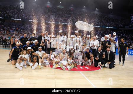 Spieler von Real Madrid feiert am 19. Juni 2022 im Wizink Center in Madrid, Spanien, den Sieg der Liga Endesa ACB zwischen Real Madrid und dem FC Barcelona. (Foto von Oscar Gonzalez/NurPhoto) Stockfoto