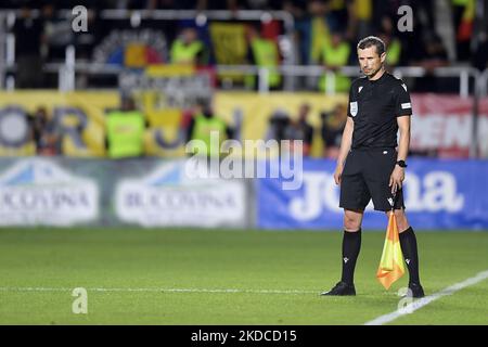 Stellvertretender Schiedsrichter Tiago José Pereira Costa im Einsatz beim UEFA Nations League -League B Group 3 Spiel zwischen Rumänien und Montenegro im Rapid Giulesti Stadium am 14. Juni 2022 in Bukarest, Rumänien. (Foto von Alex Nicodim/NurPhoto) Stockfoto