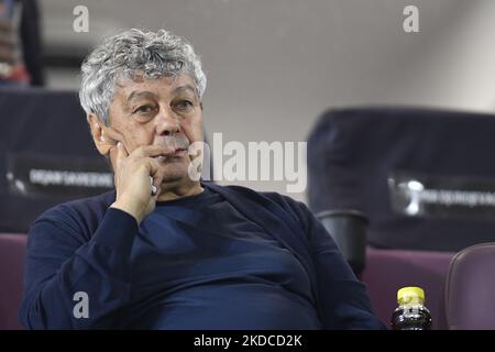 Mircea Lucescu im Einsatz beim UEFA Nations League -League B Group 3 Spiel zwischen Rumänien und Montenegro im Rapid Giulesti Stadium am 14. Juni 2022 in Bukarest, Rumänien. (Foto von Alex Nicodim/NurPhoto) Stockfoto