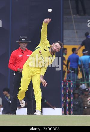 Der Australier Glenn Maxwell Bowls während des One Day International Spiels 4. zwischen Sri Lanka und Australien im R. Premadasa Stadium am 21. Juni 2022 in Colombo, Sri Lanka. Stockfoto