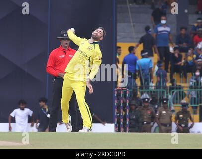 Der Australier Glenn Maxwell Bowls während des One Day International Spiels 4. zwischen Sri Lanka und Australien im R. Premadasa Stadium am 21. Juni 2022 in Colombo, Sri Lanka. Stockfoto