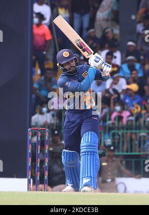 Der Sri-lankische Dhananjaya de Silva spielt beim One Day International Match 4. zwischen Sri Lanka und Australien am 21. Juni 2022 im R. Premadasa Stadium in Colombo, Sri Lanka, eine Aufnahme. Stockfoto