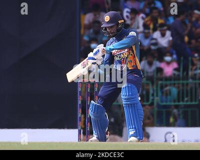 Der Sri-lankische Dhananjaya de Silva spielt beim One Day International Match 4. zwischen Sri Lanka und Australien am 21. Juni 2022 im R. Premadasa Stadium in Colombo, Sri Lanka, eine Aufnahme. Stockfoto