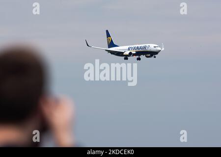 Eine irische Fluggesellschaft von Ryanair kommt am 21. Juni 2022 am Flughafen Köln/Bonn in Köln an, da die Fluggesellschaft während der Weihnachtszeit mit Personalmangel zu kämpfen hat (Foto: Ying Tang/NurPhoto) Stockfoto