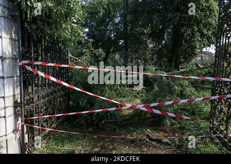 In Moliets et Maa, im Stadtzentrum, traf am 22. Juni gegen 5am Uhr ein extrem heftiger und sehr örtlich begrenzter Sturm die Landes und verursachte zahlreiche Schäden (Foto: Jerome Gilles/NurPhoto) Stockfoto