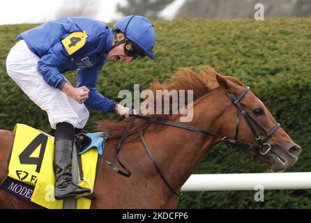 Lexingtion, Usa. 05.. November 2022. Die von William Buick geritten Modern Games gewinnen die Breeders' Mile bei den Breeders' Cup Championships auf der Keeneland Race Course in Lexington, November 5 2022. Foto von Mark Abraham/UPI Credit: UPI/Alamy Live News Stockfoto