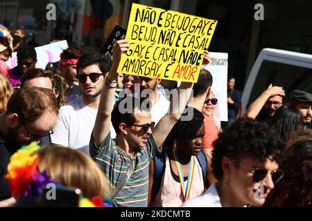 Am 25. Juni 2022 nehmen die Menschen an der Marcha do Orgulho LGBTI+ (Pride March) 2022 in Porto, Portugal, Teil. (Foto von Emmanuele Contini/NurPhoto) Stockfoto