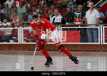 Eduard Lamas von SL Benfica während der Rink Hockey-Playoffs 4. zwischen SL Benfica und FC Porto, in Pavilhão Fidelidade, Lissabon, Portugal, 25, Juni 2022 (Foto von João Rico/NurPhoto) Stockfoto