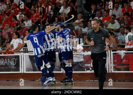 Gonçalo Alves des FC Porto feiert während der Rink Hockey-Playoffs 4. Etappe zwischen SL Benfica und FC Porto, im Pavilhão Fidelidade, Lissabon, Portugal, 25, Juni 2022 (Foto von João Rico/NurPhoto) Stockfoto