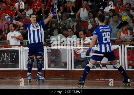 Gonçalo Alves des FC Porto feiert während der Rink Hockey-Playoffs 4. Etappe zwischen SL Benfica und FC Porto, im Pavilhão Fidelidade, Lissabon, Portugal, 25, Juni 2022 (Foto von João Rico/NurPhoto) Stockfoto