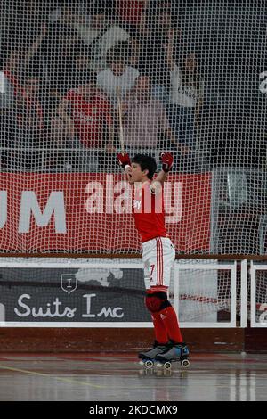 Pablo Alvarez von SL Benfica feiert während der Rink Hockey-Playoffs 4. Etappe zwischen SL Benfica und FC Porto, im Pavilhão Fidelidade, Lisboa, Portugal, 25, Juni 2022 (Foto von João Rico/NurPhoto) Stockfoto